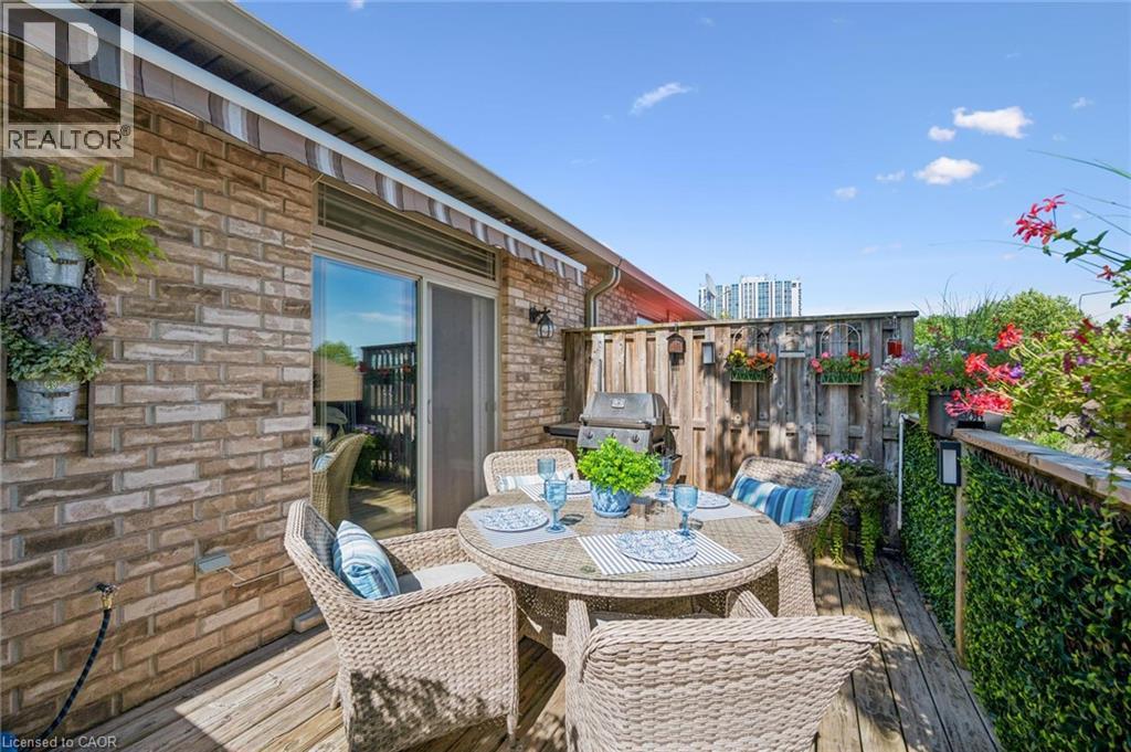 #11 20 ISHERWOOD Avenue - 40