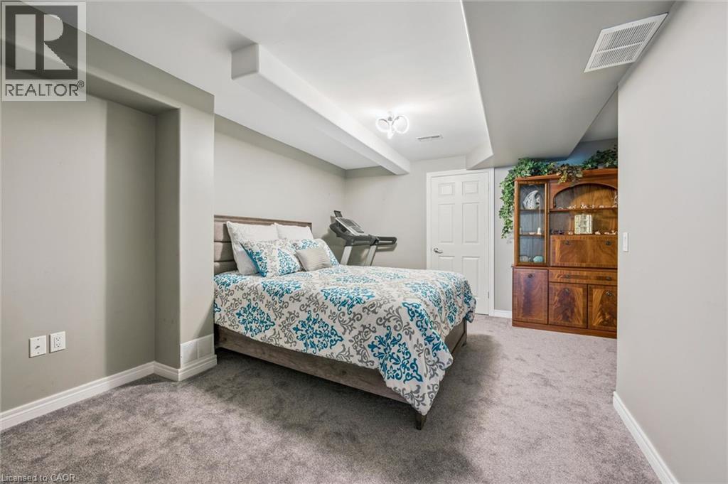 #11 20 ISHERWOOD Avenue - 34