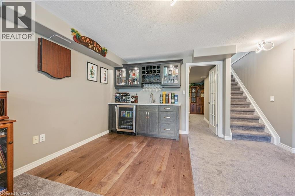 #11 20 ISHERWOOD Avenue - 27