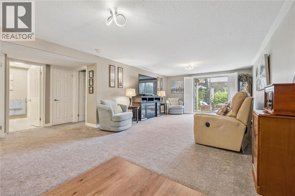 #11 20 ISHERWOOD Avenue - 29