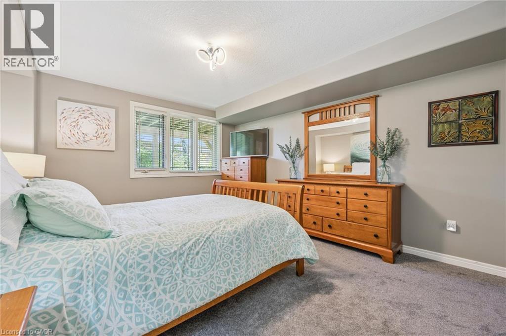 #11 20 ISHERWOOD Avenue - 36