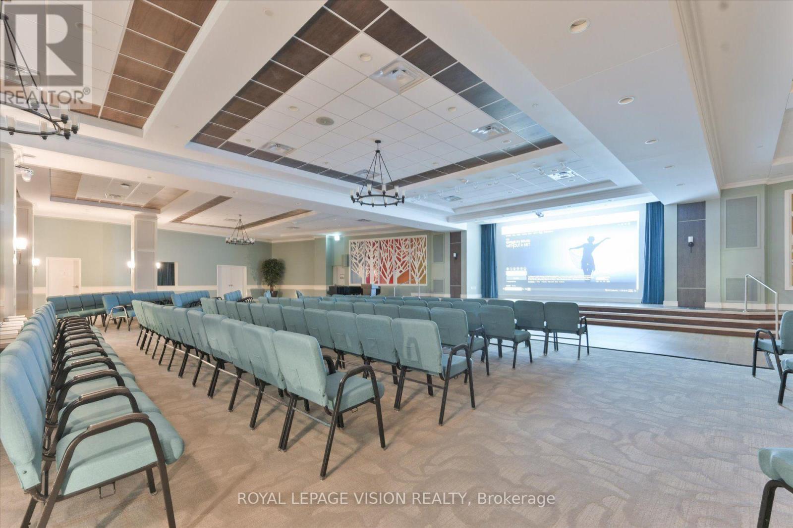 #403 440 WILLIAM GRAHAM DRIVE - 33
