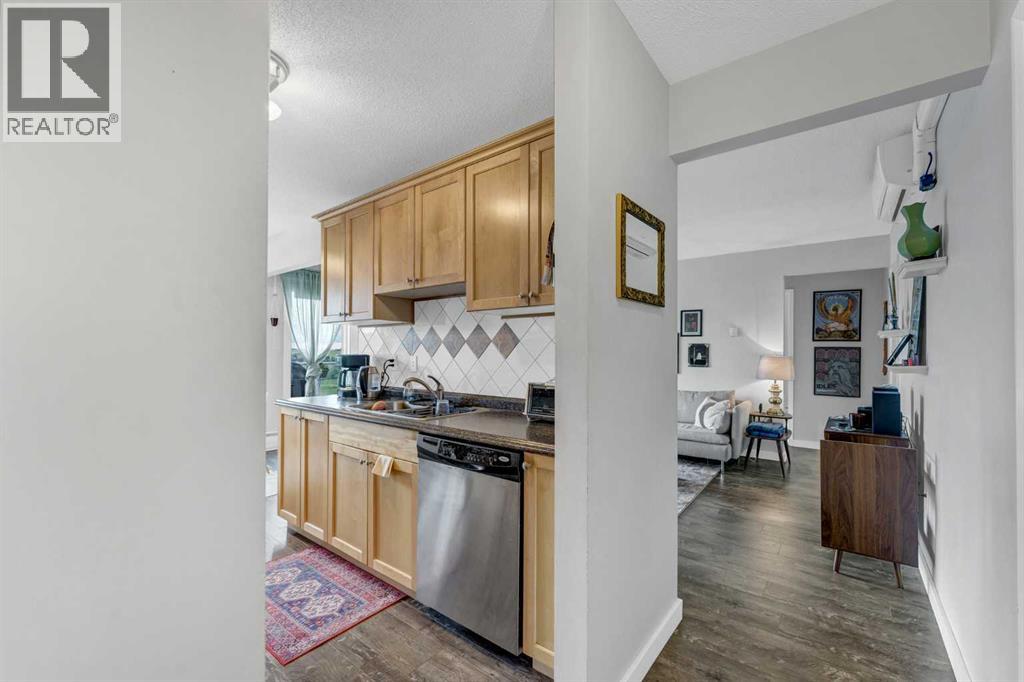 #6 512 McCutcheon Drive NW - 6