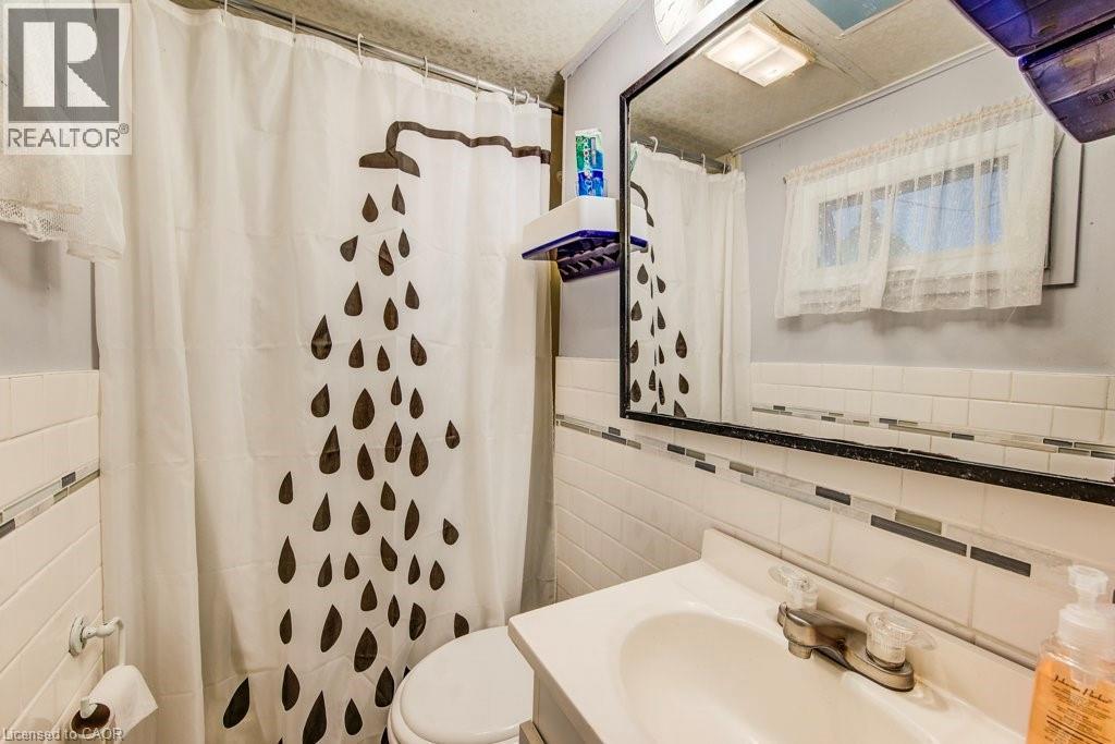 691 OAK Crescent - 19