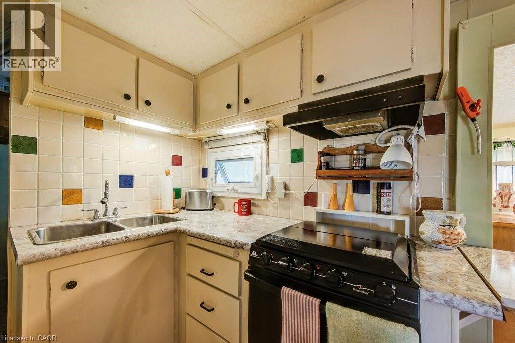 691 OAK Crescent - Image 16