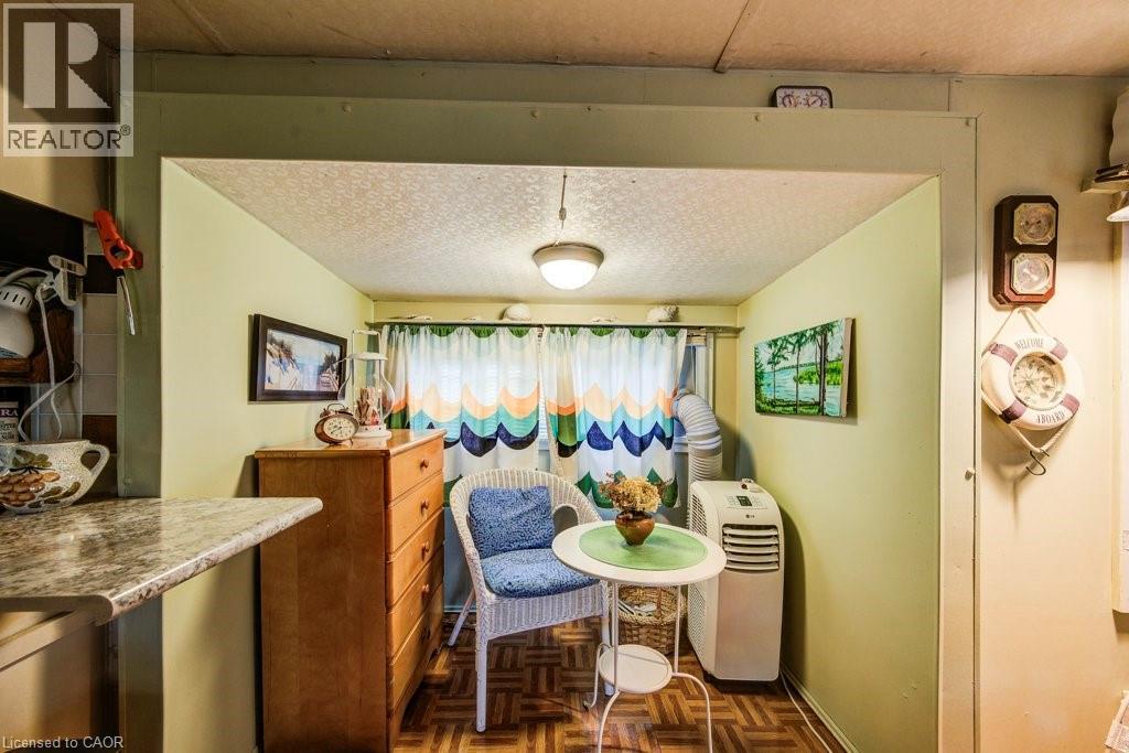 691 OAK Crescent - 14