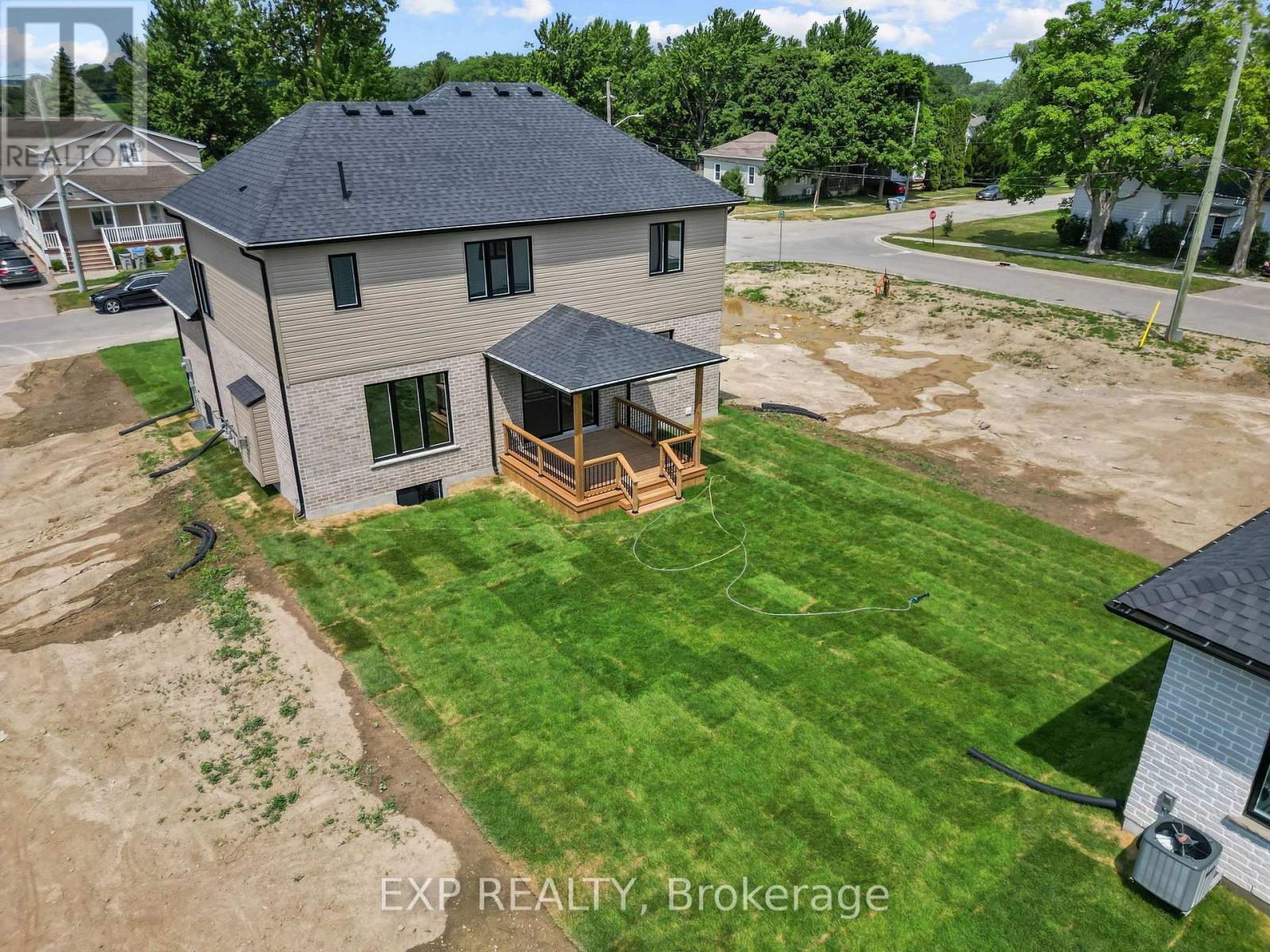 253 JOHN STREET - 36