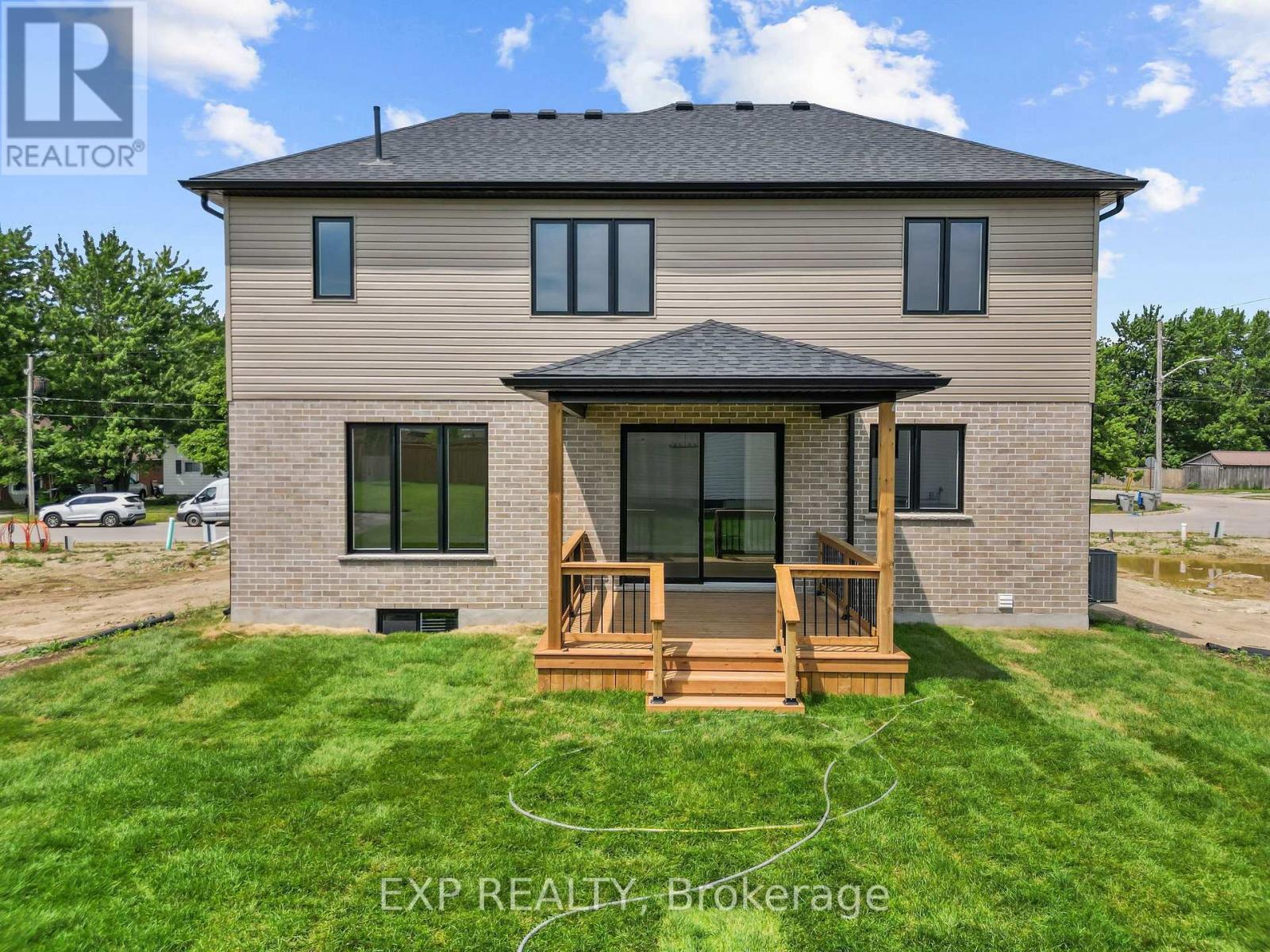 253 JOHN STREET - 37