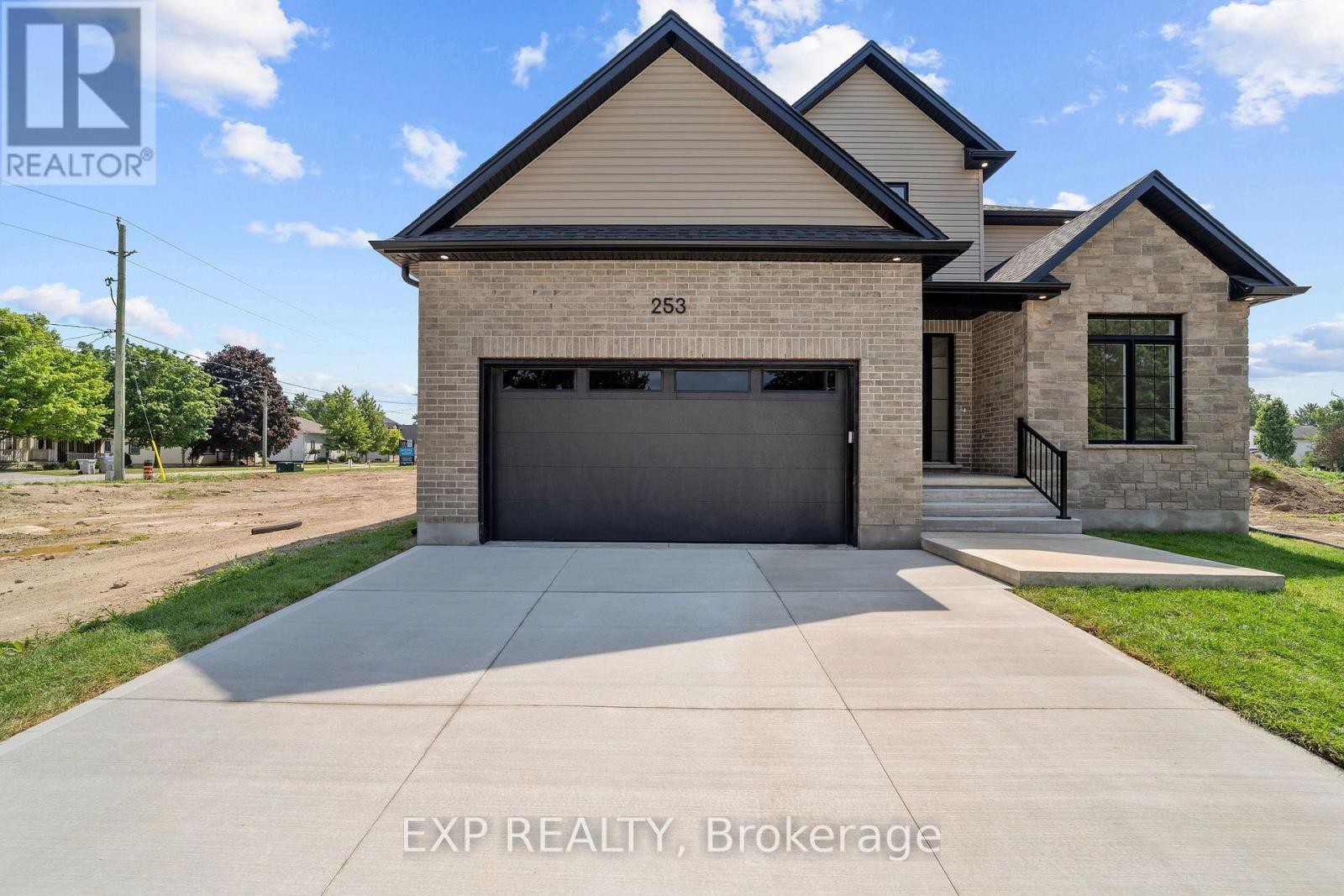 253 JOHN STREET - 39