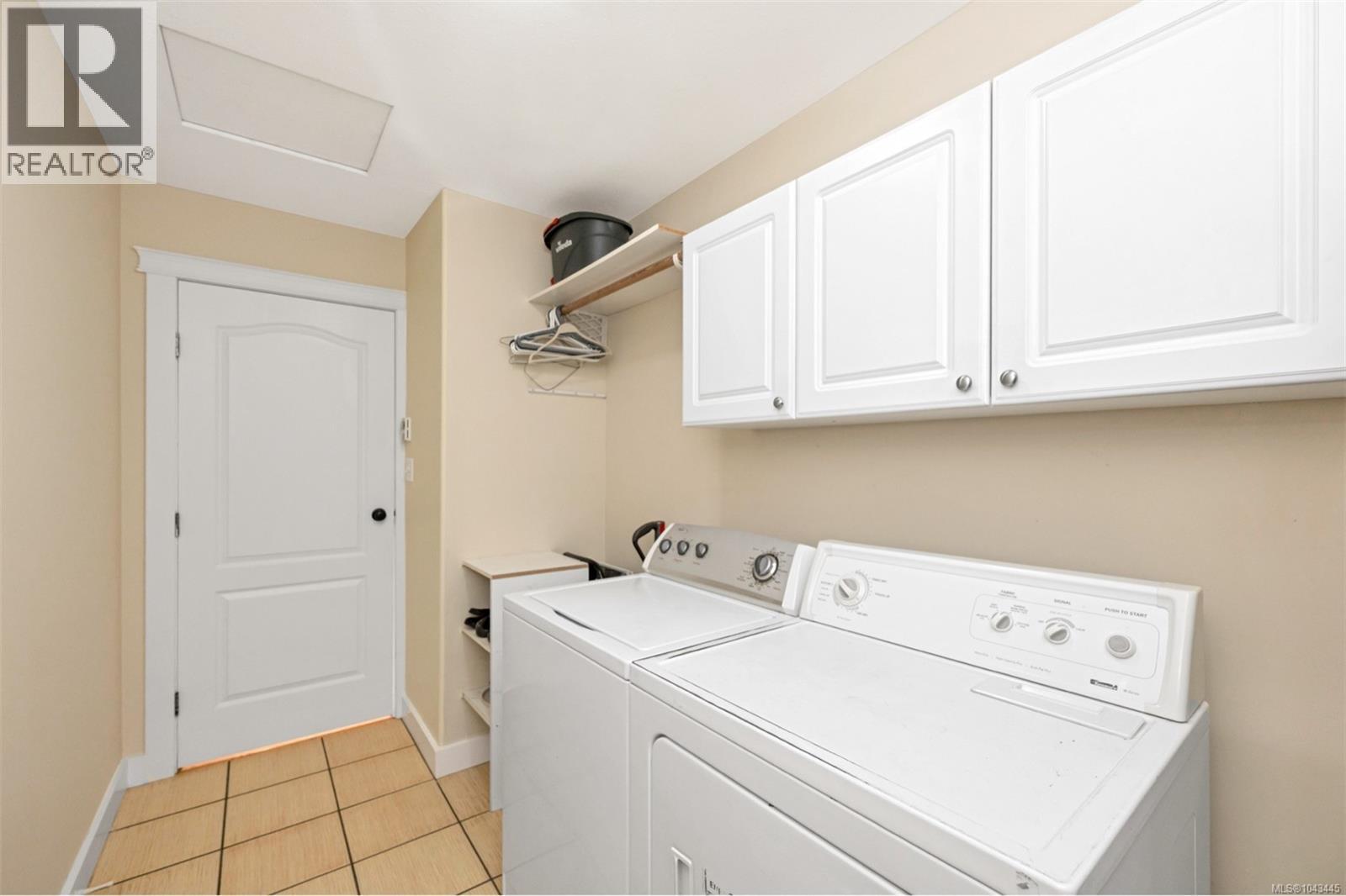 1406 Donnay Dr - 33