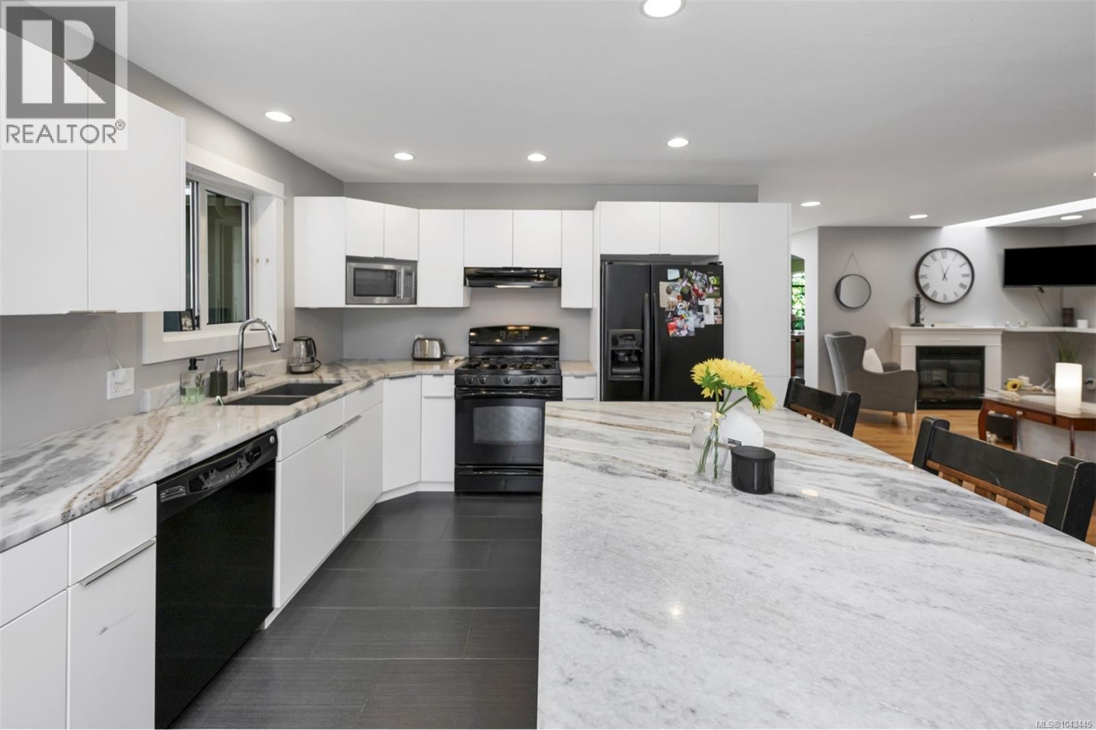 1406 Donnay Dr - 4
