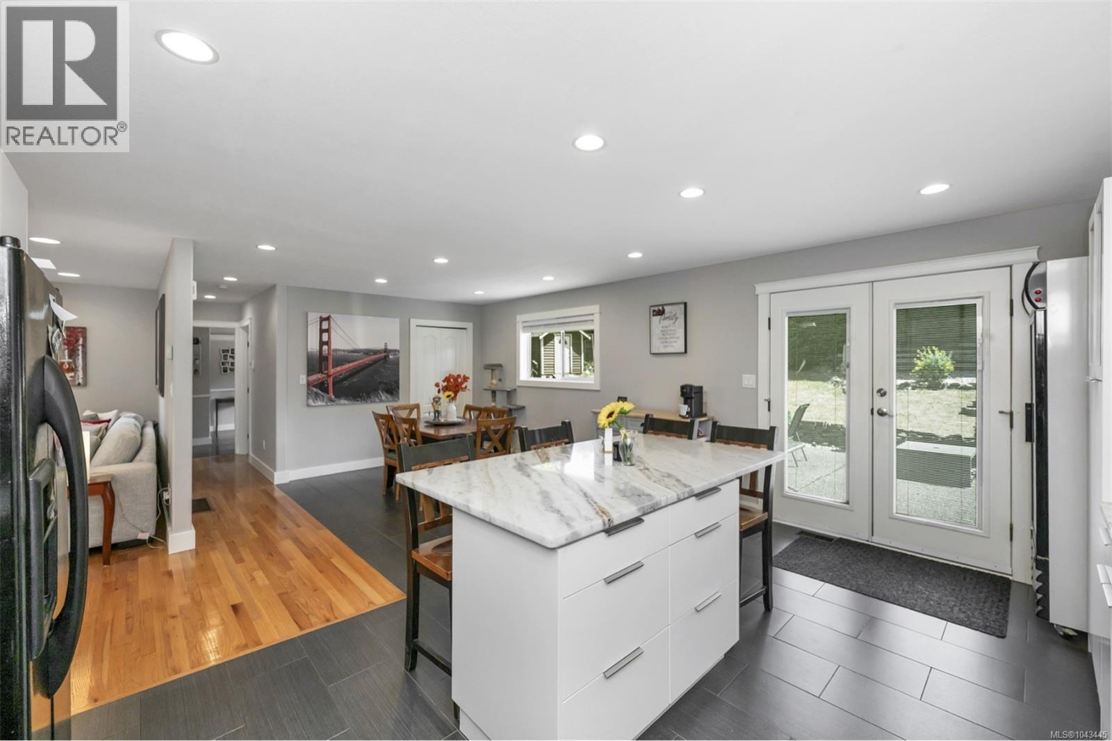1406 Donnay Dr - 5