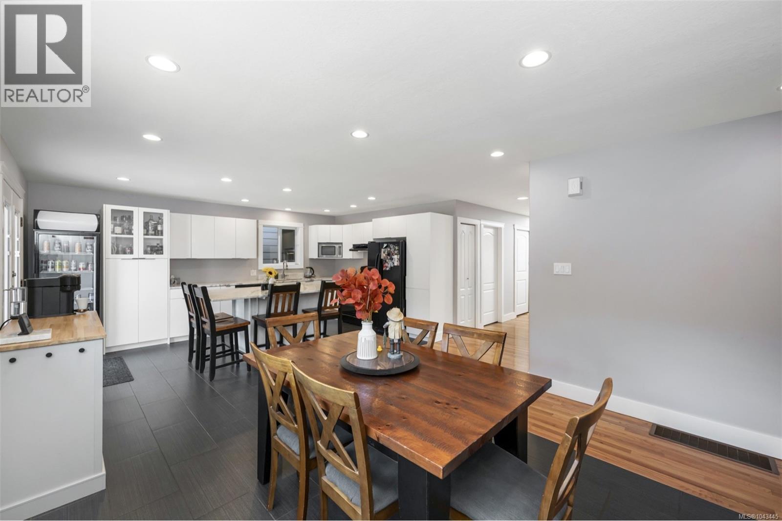 1406 Donnay Dr - 6