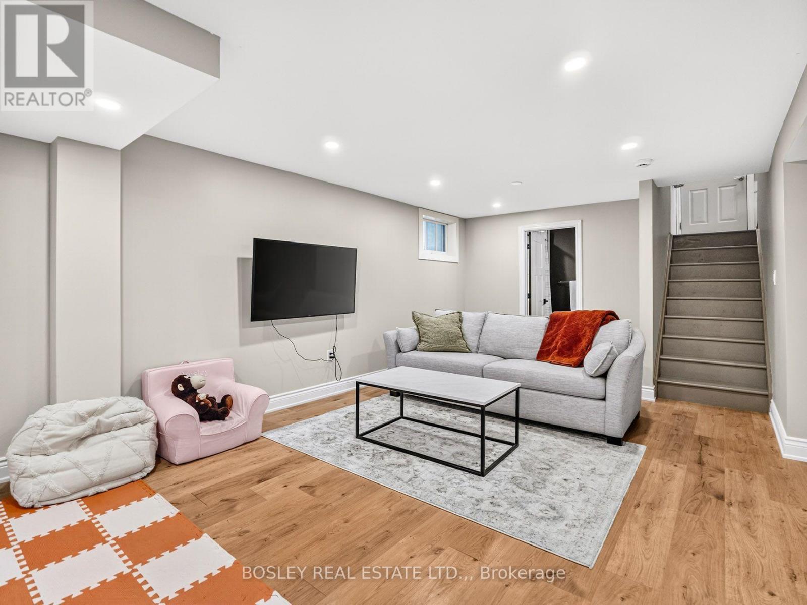 42 LINDEL CRESCENT - 19