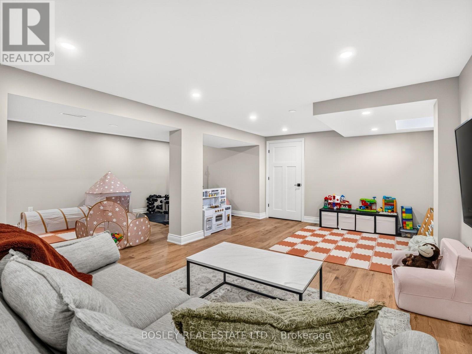 42 LINDEL CRESCENT - 21