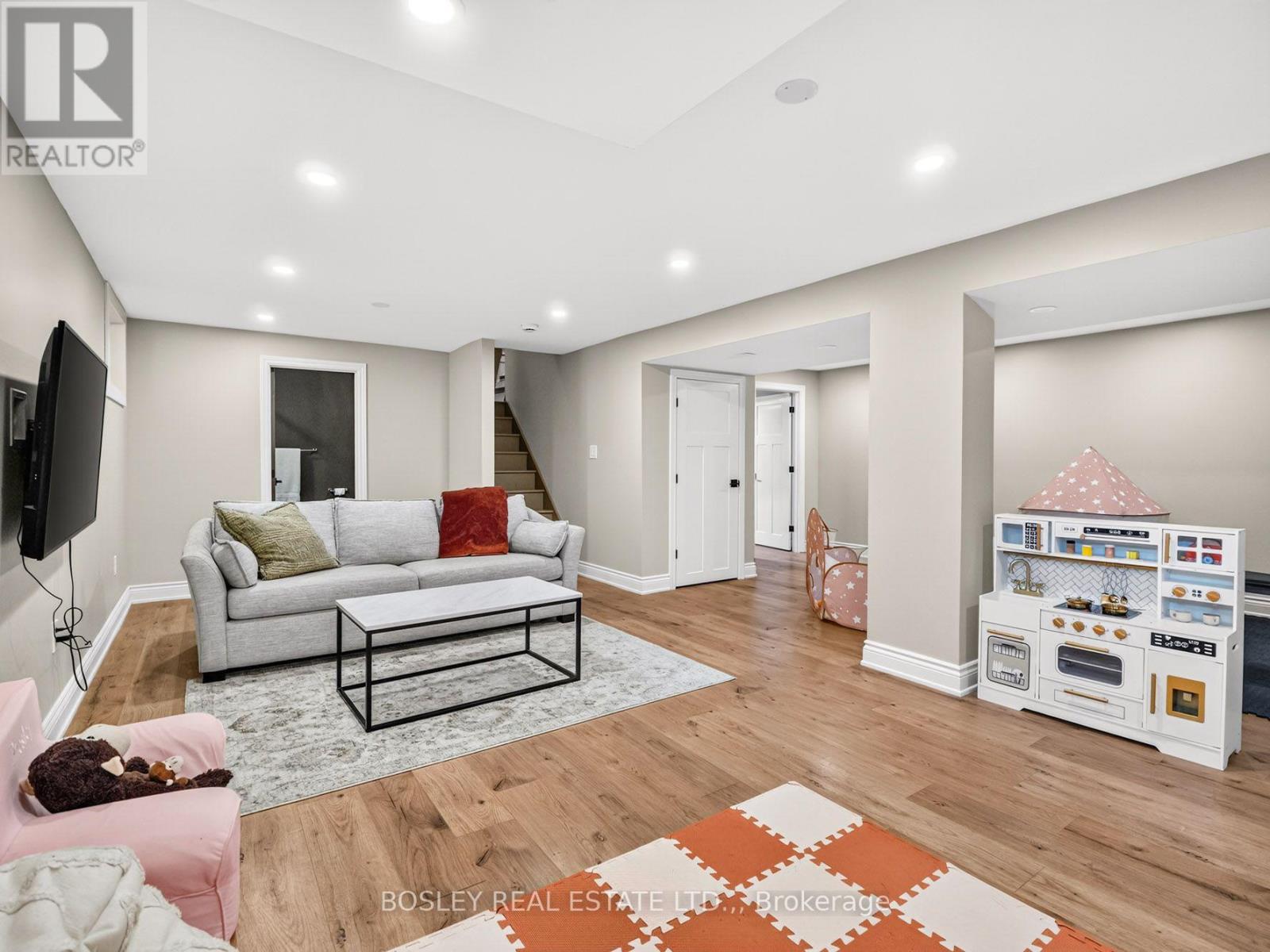 42 LINDEL CRESCENT - 22
