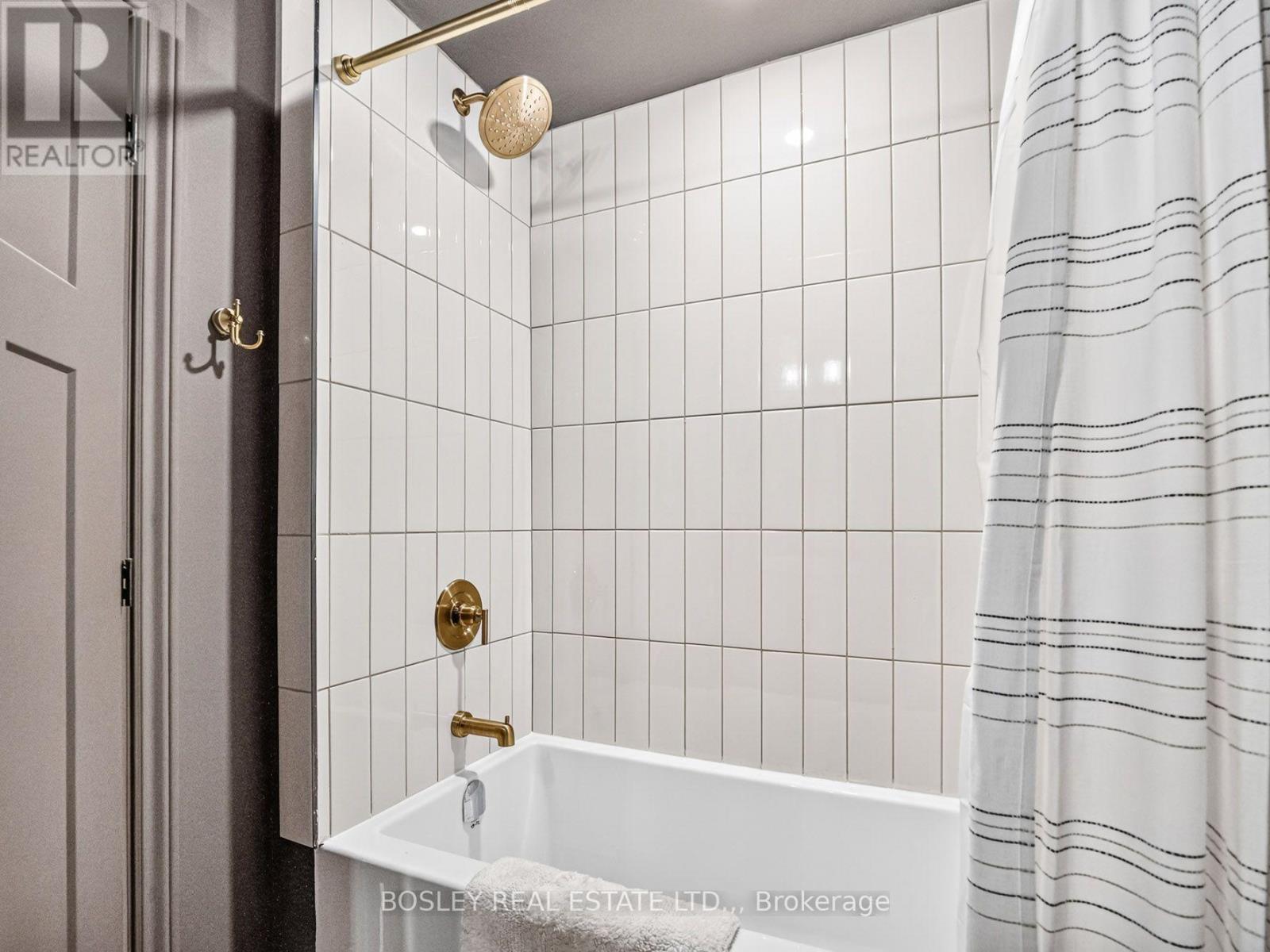 42 LINDEL CRESCENT - 24