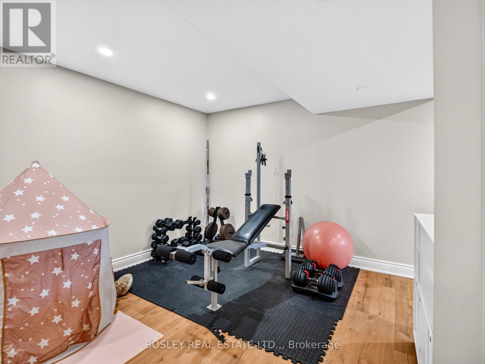 42 LINDEL CRESCENT - 25