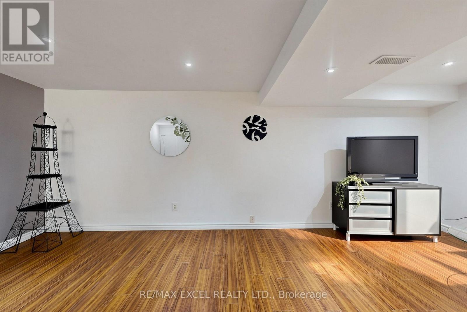 116 GLEN SPRINGS DRIVE - Image 35