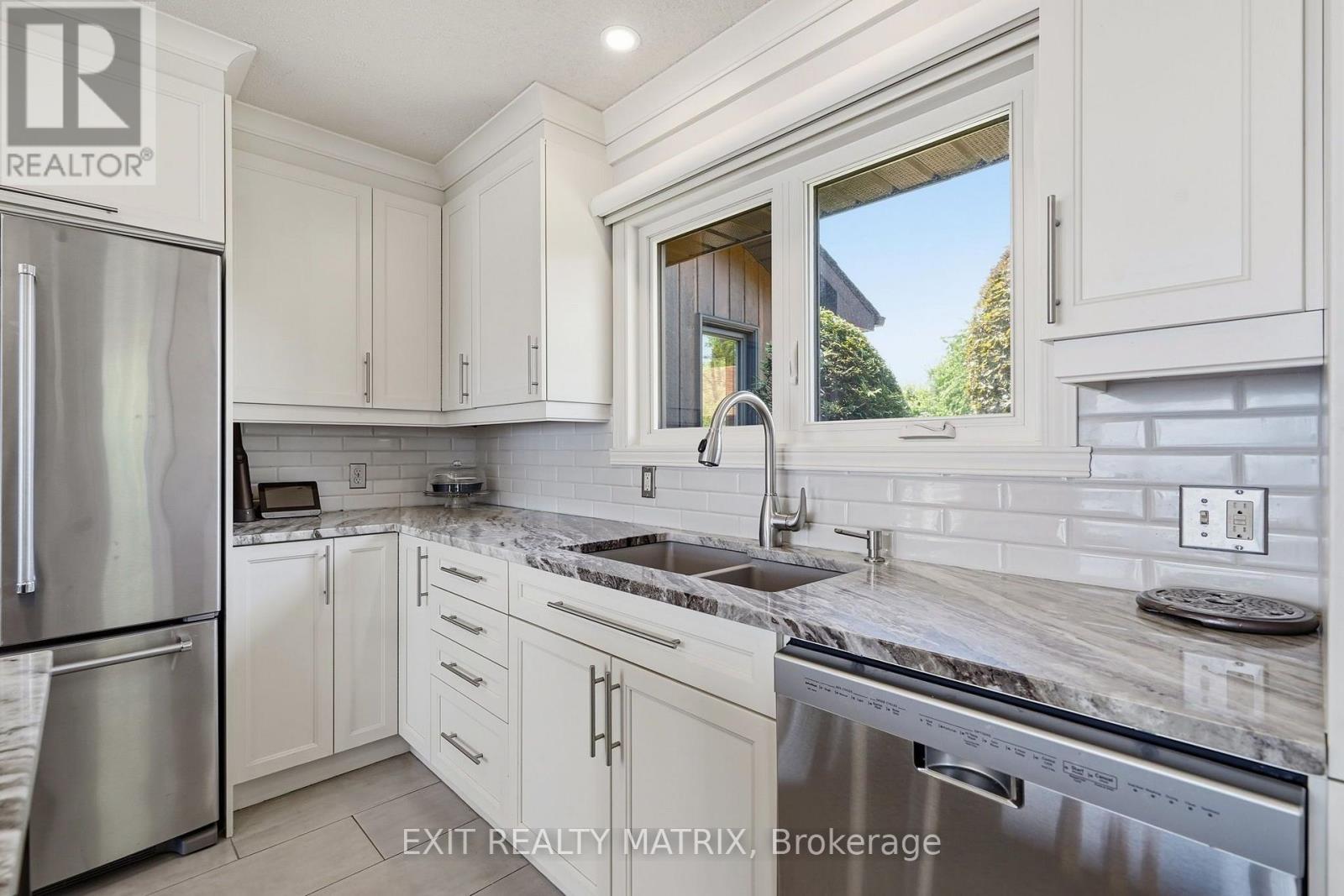 2176 BAY ROAD - Image 16