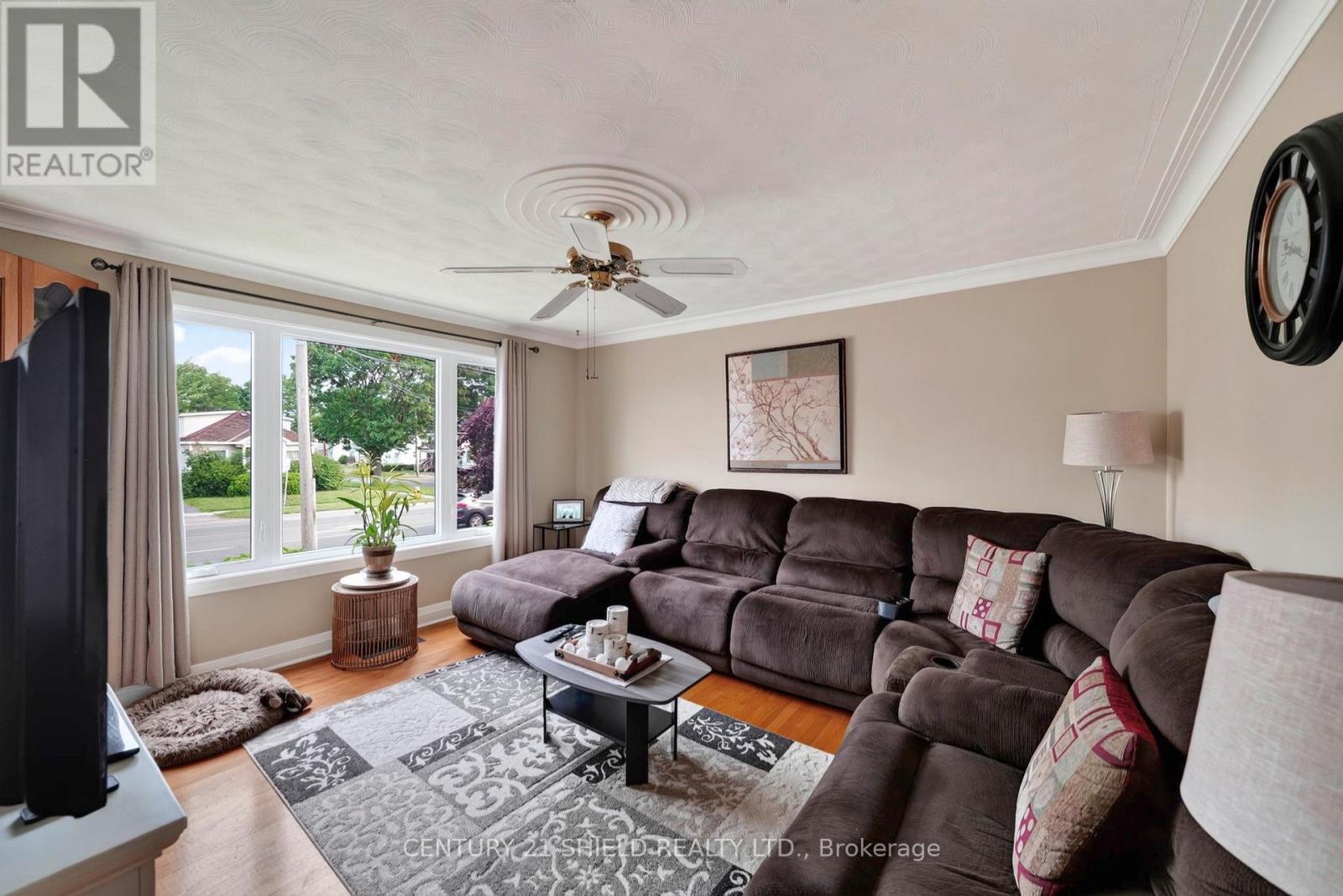 1007 2ND STREET E - 12