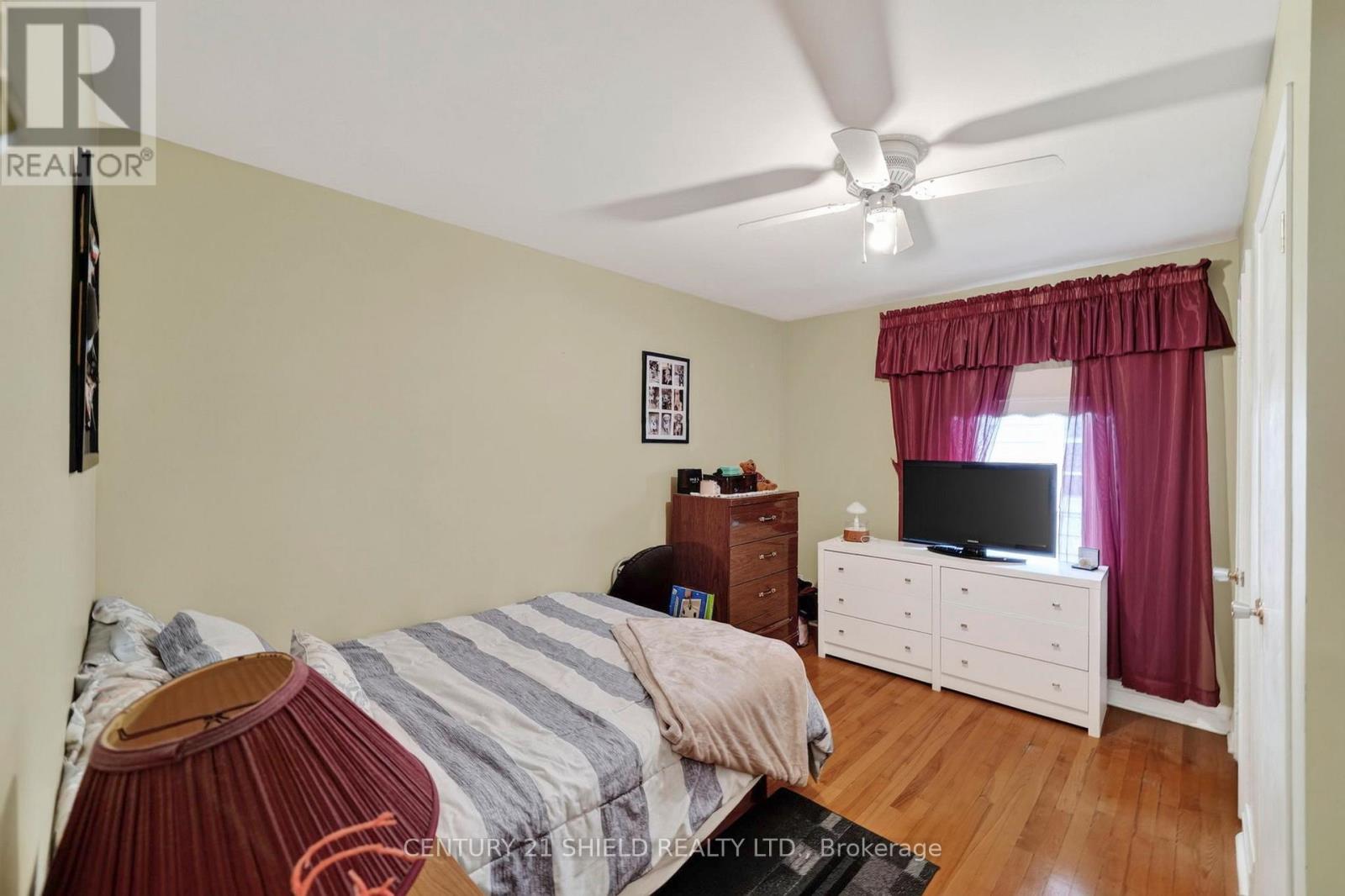 1007 2ND STREET E - 18