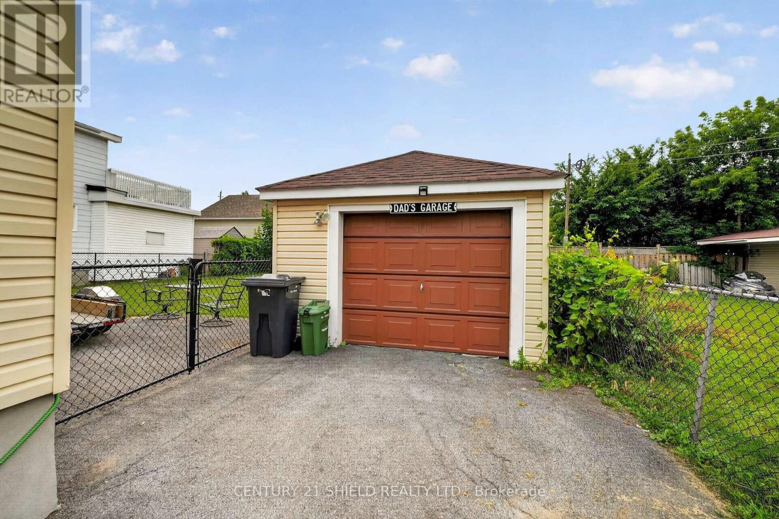 1007 2ND STREET E - 20