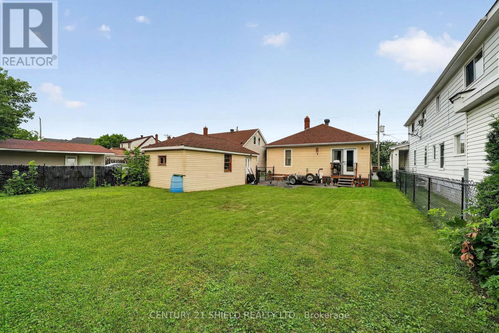 1007 2ND STREET E - 21