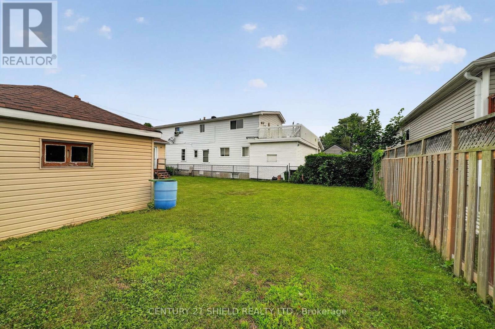 1007 2ND STREET E - 22
