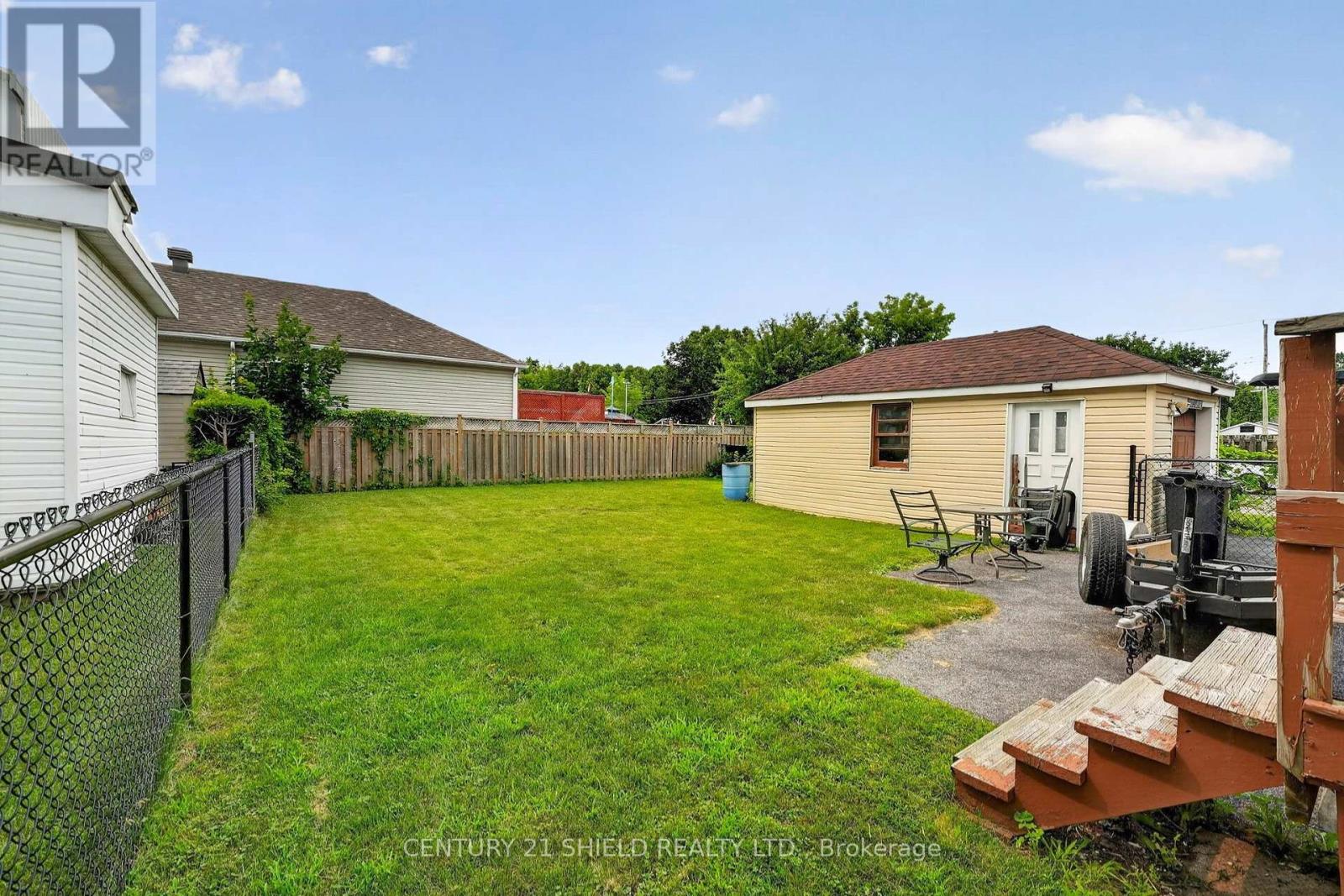 1007 2ND STREET E - 23