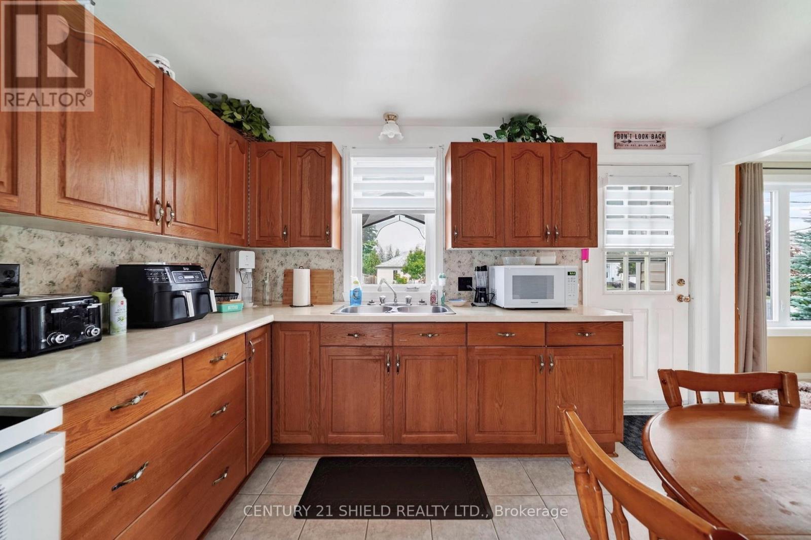 1007 2ND STREET E - 7
