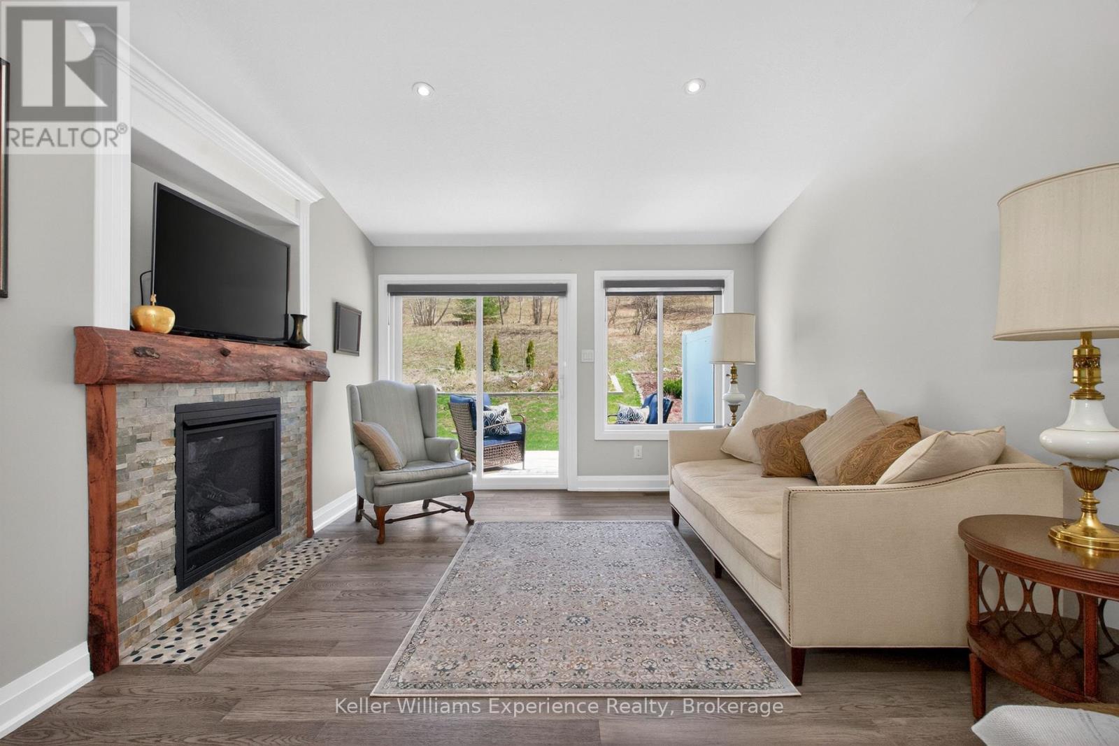 3 CHAMBERLAIN CRESCENT - 13