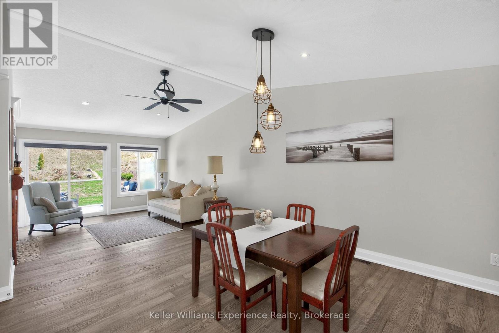 3 CHAMBERLAIN CRESCENT - 19