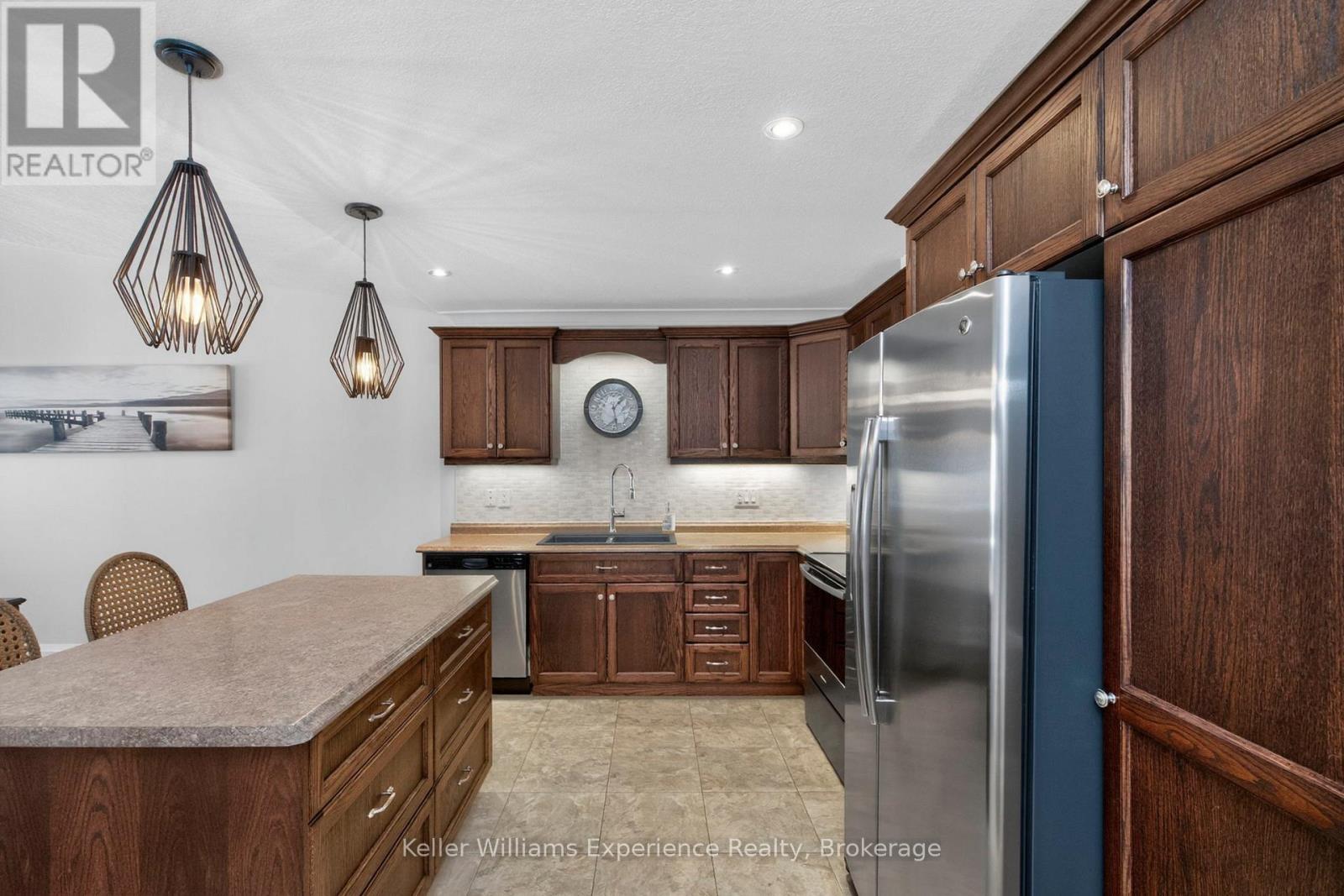 3 CHAMBERLAIN CRESCENT - 7