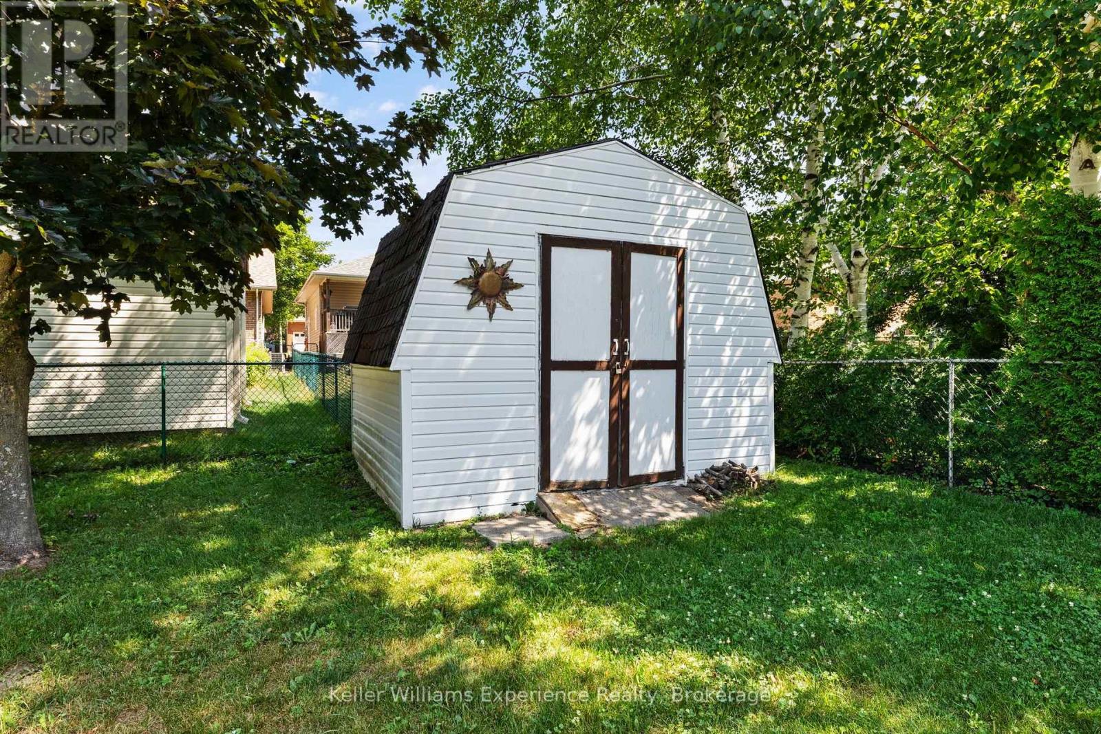 133 BURKE STREET - 35