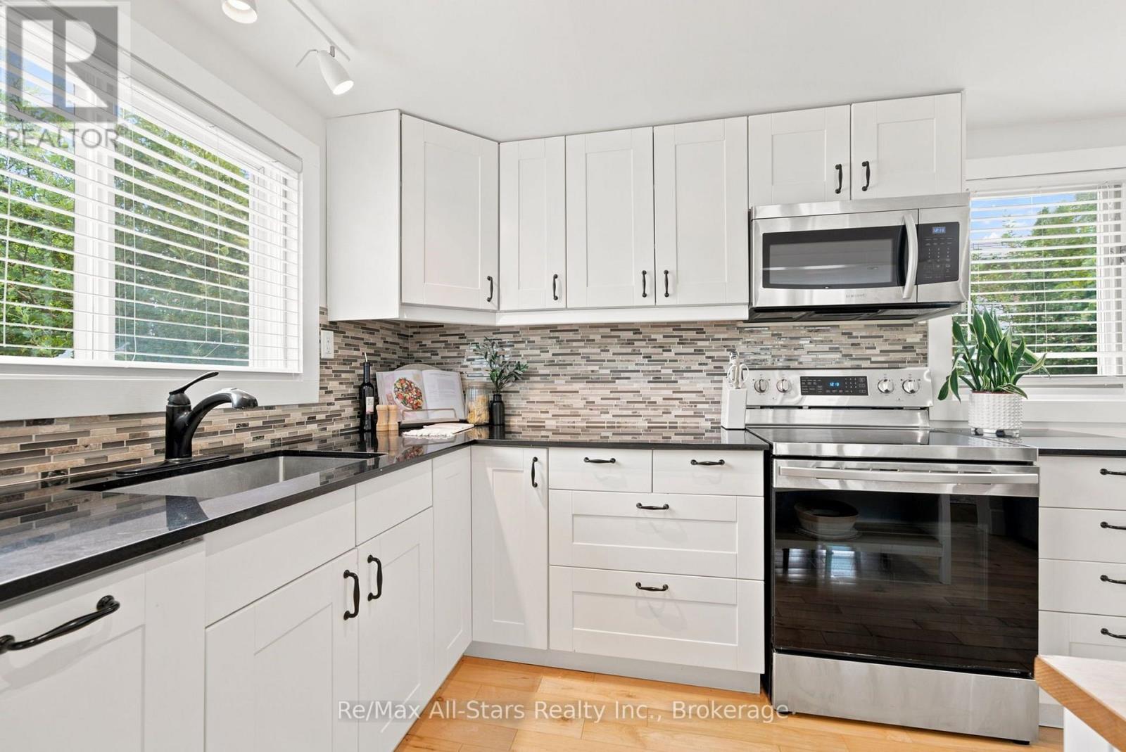 5987 LAKESHORE ROAD - 10