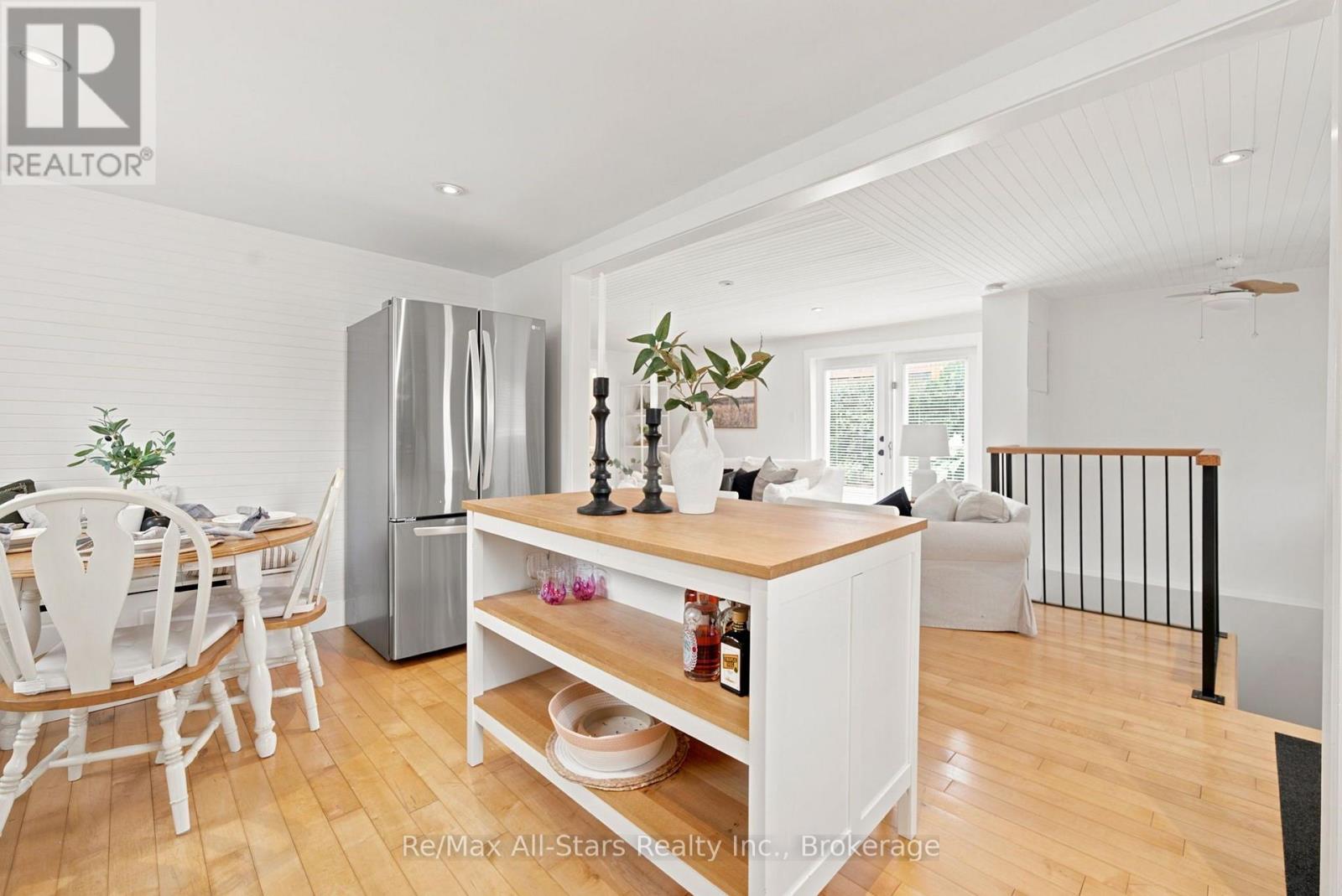 5987 LAKESHORE ROAD - 13