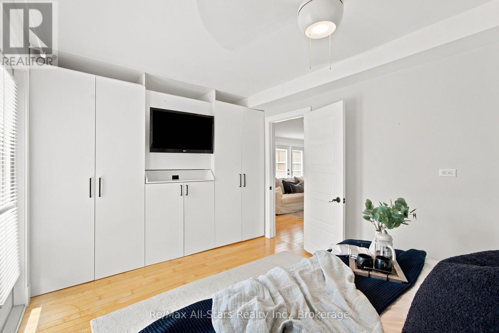 5987 LAKESHORE ROAD - 16
