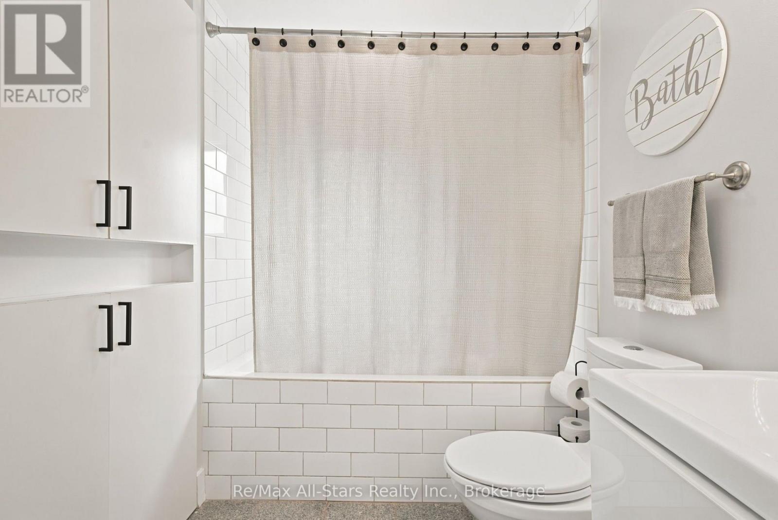 5987 LAKESHORE ROAD - 19