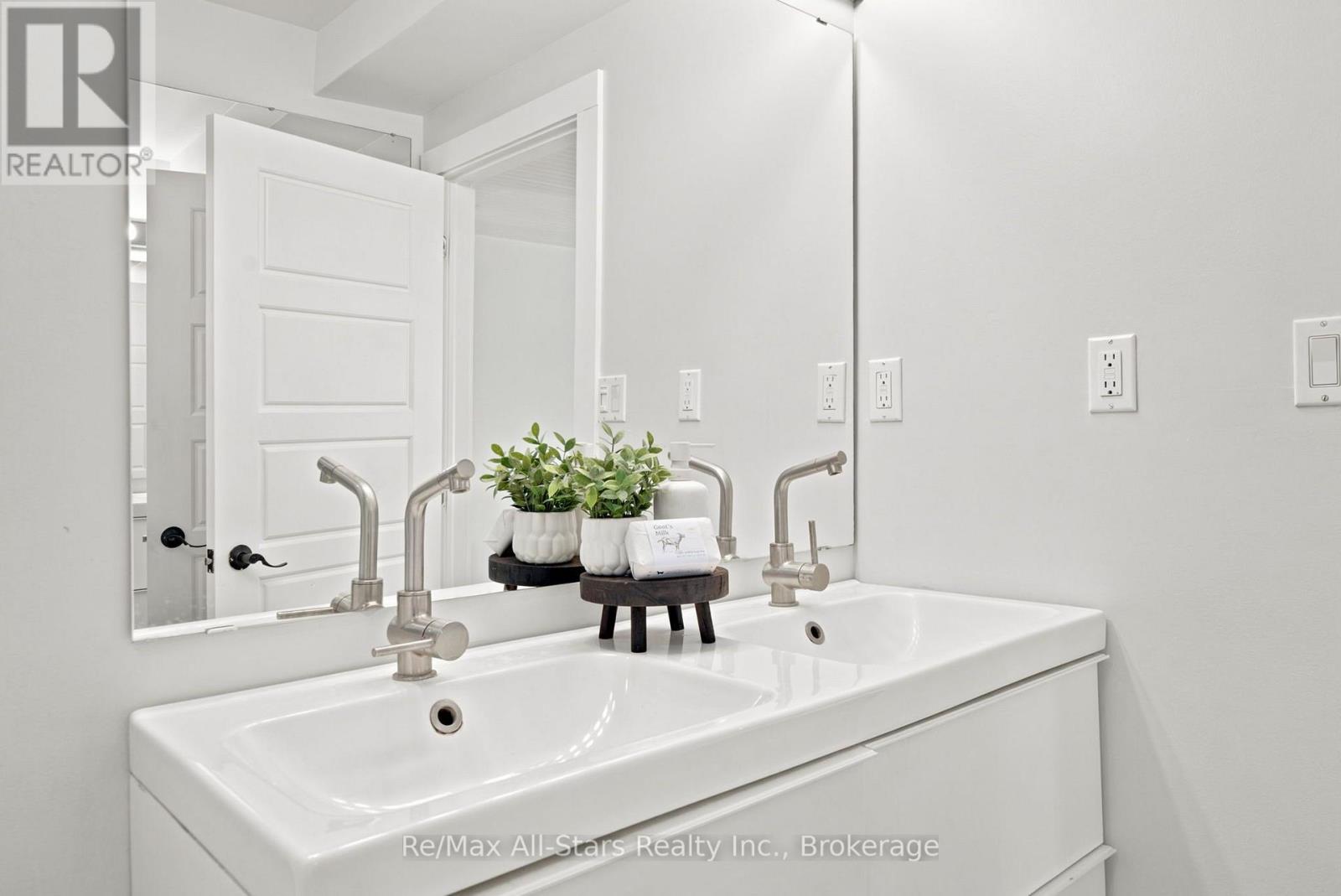 5987 LAKESHORE ROAD - 20