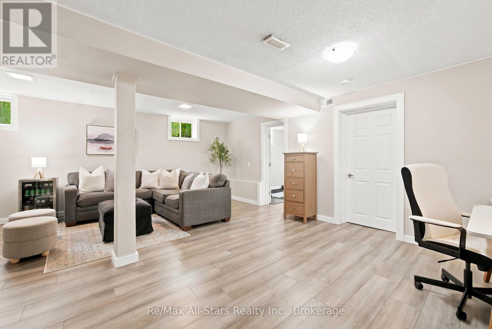 5987 LAKESHORE ROAD - 21