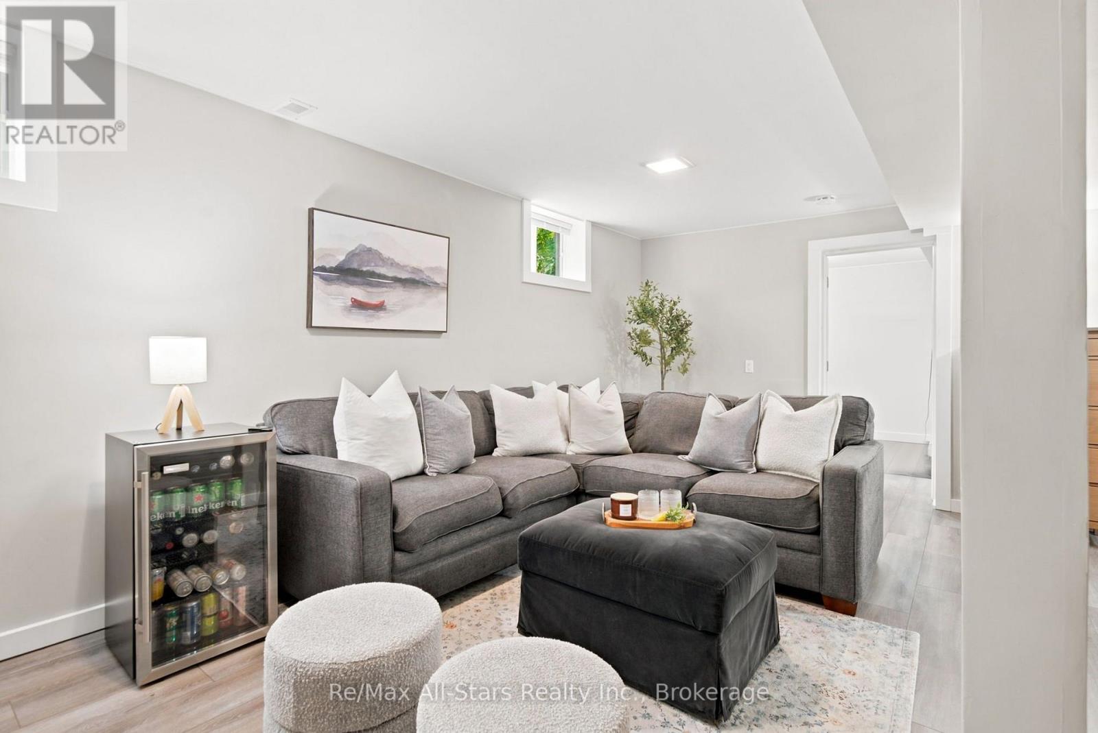 5987 LAKESHORE ROAD - 22