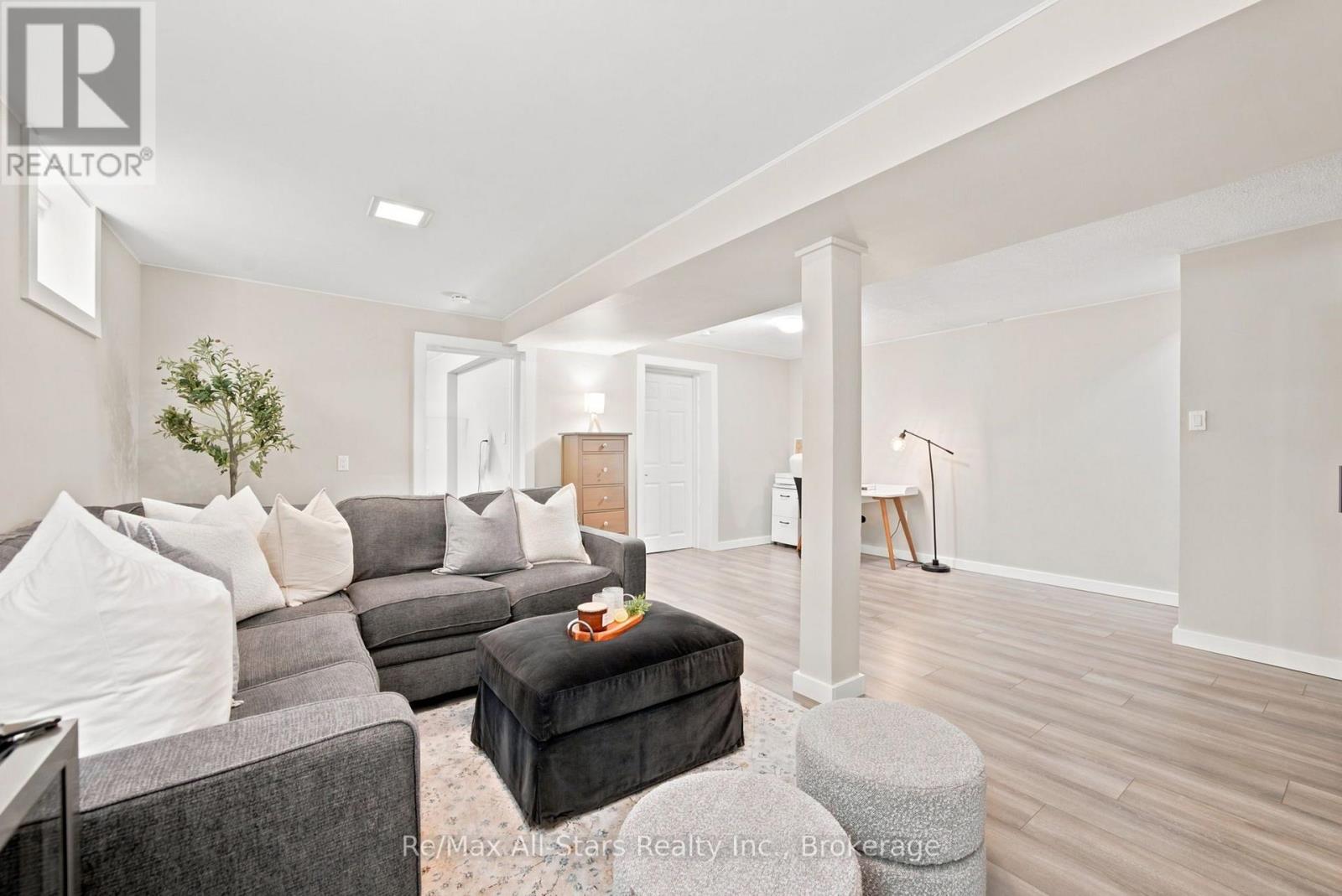 5987 LAKESHORE ROAD - 23