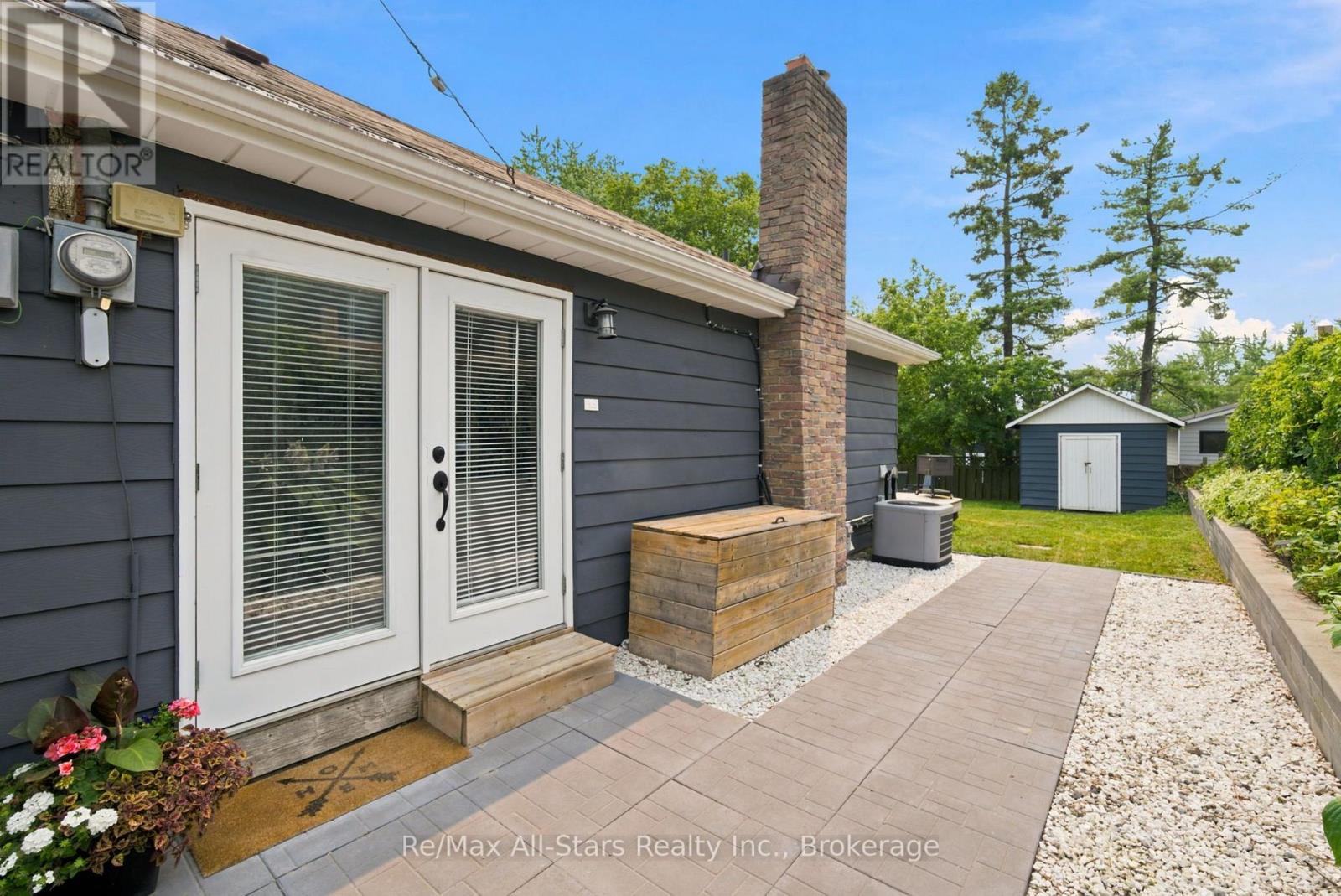 5987 LAKESHORE ROAD - 26
