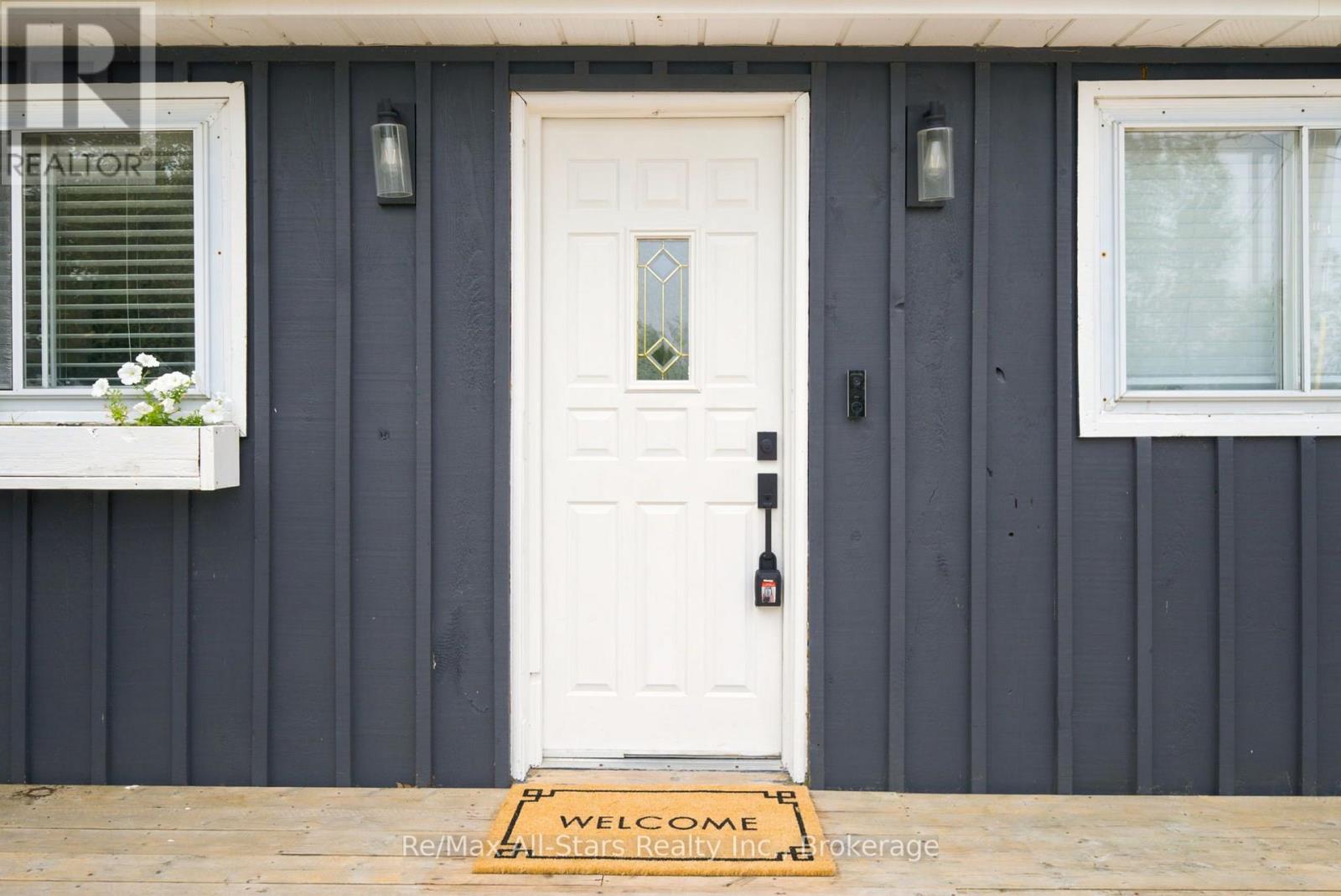 5987 LAKESHORE ROAD - 3