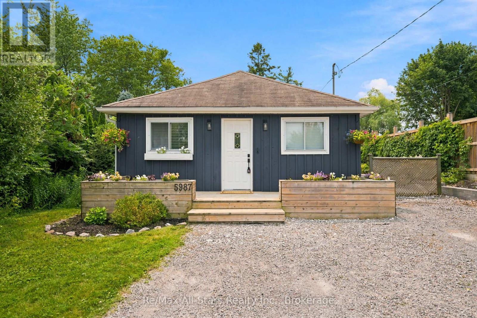 5987 LAKESHORE ROAD - 37