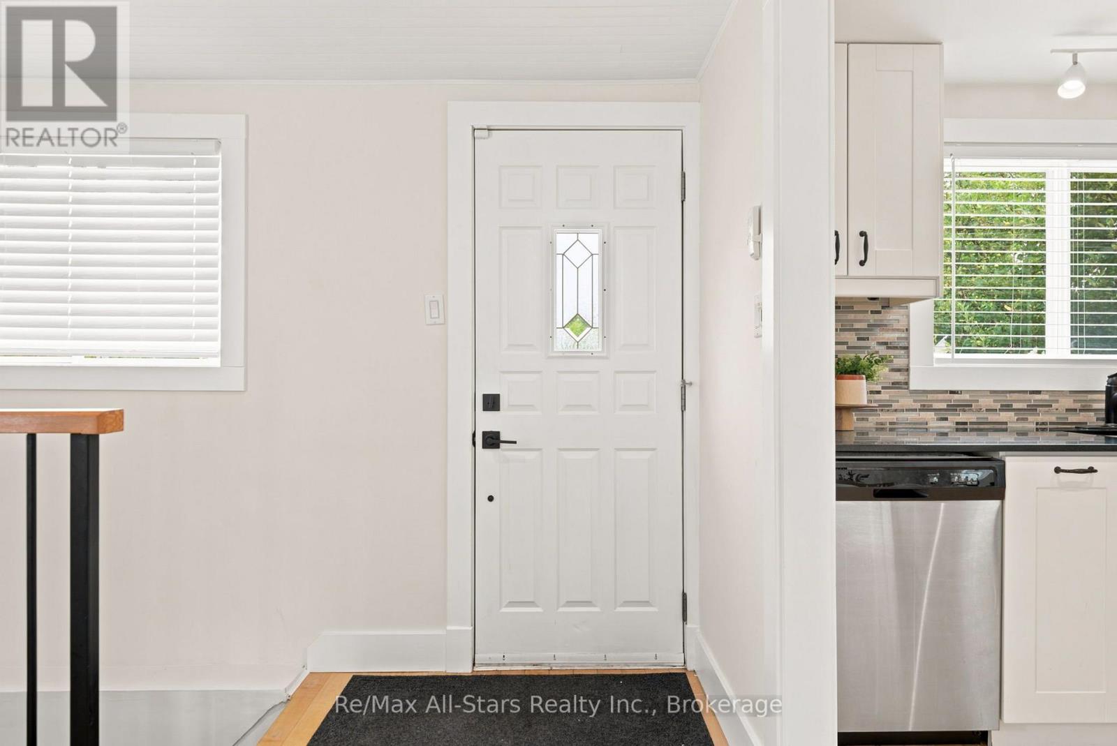 5987 LAKESHORE ROAD - 5