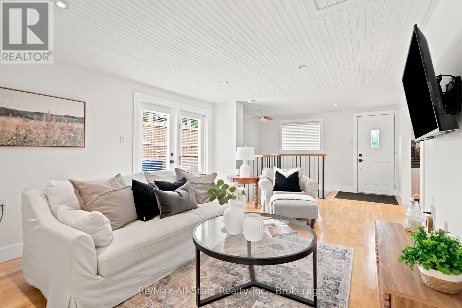 5987 LAKESHORE ROAD - 7