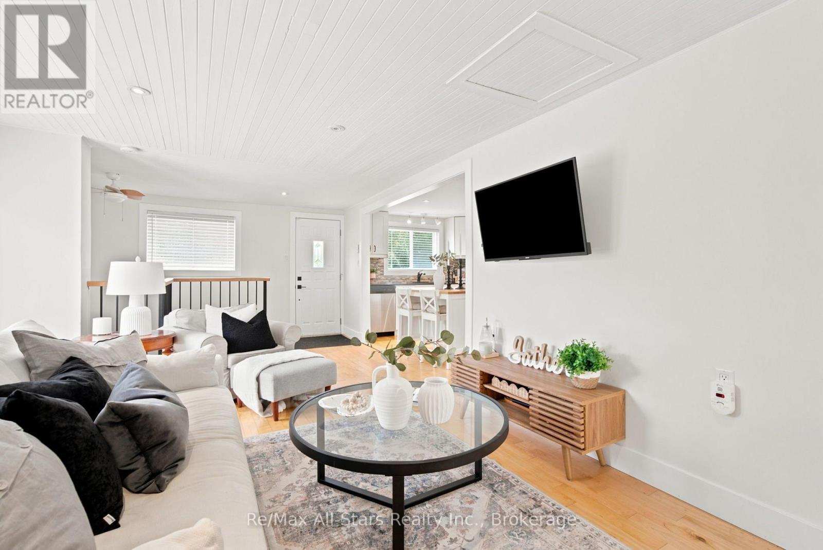 5987 LAKESHORE ROAD - 8