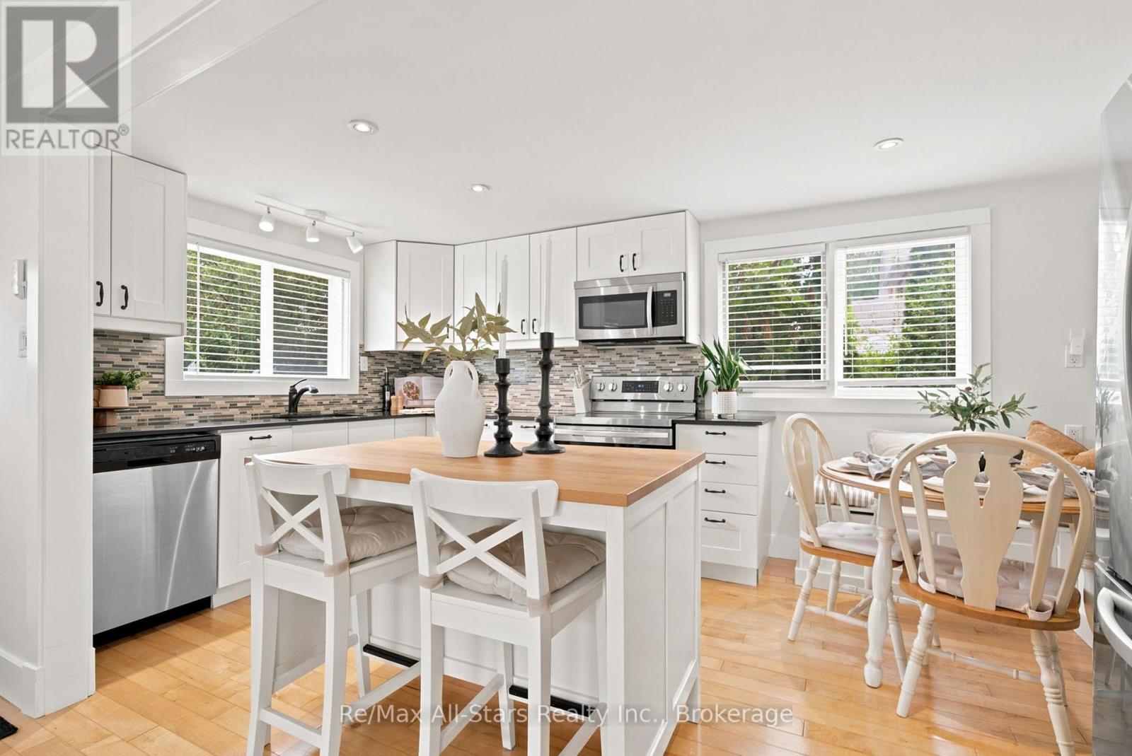 5987 LAKESHORE ROAD - 9